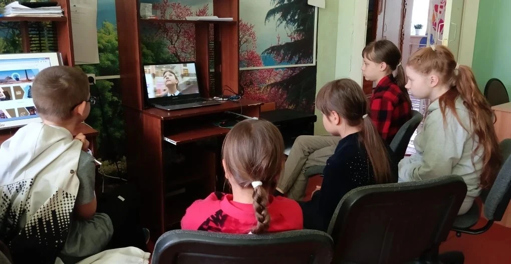 Сегодня у нас прошла минутка здоровья "Солнце, воздух и вода - наши лучшие друзья". 
Ребята посетили