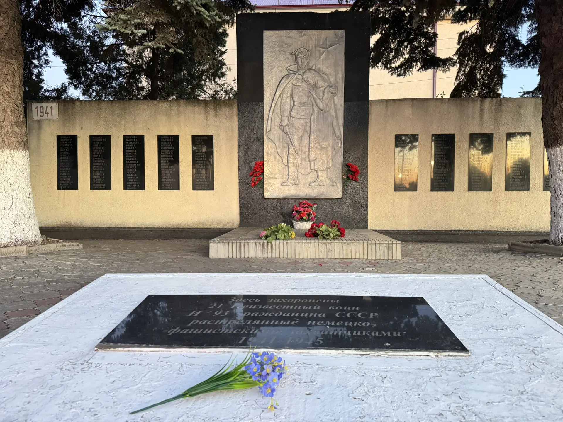 🕯️🇷🇺 4 утра. Тишина. Память.

Сегодня, в День памяти и скорби, педагоги, ученики и родители нашей