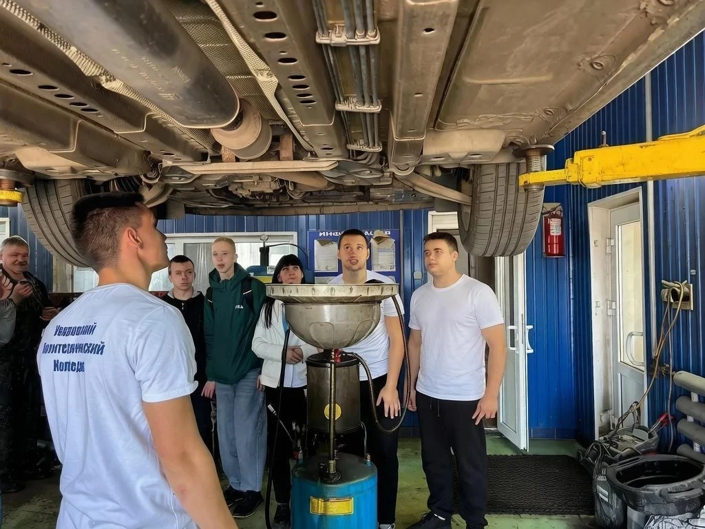 Амбассадоры ТОГБПОУ "Уваровский политехнический колледж" совместно с оотрудниками  станции техническ