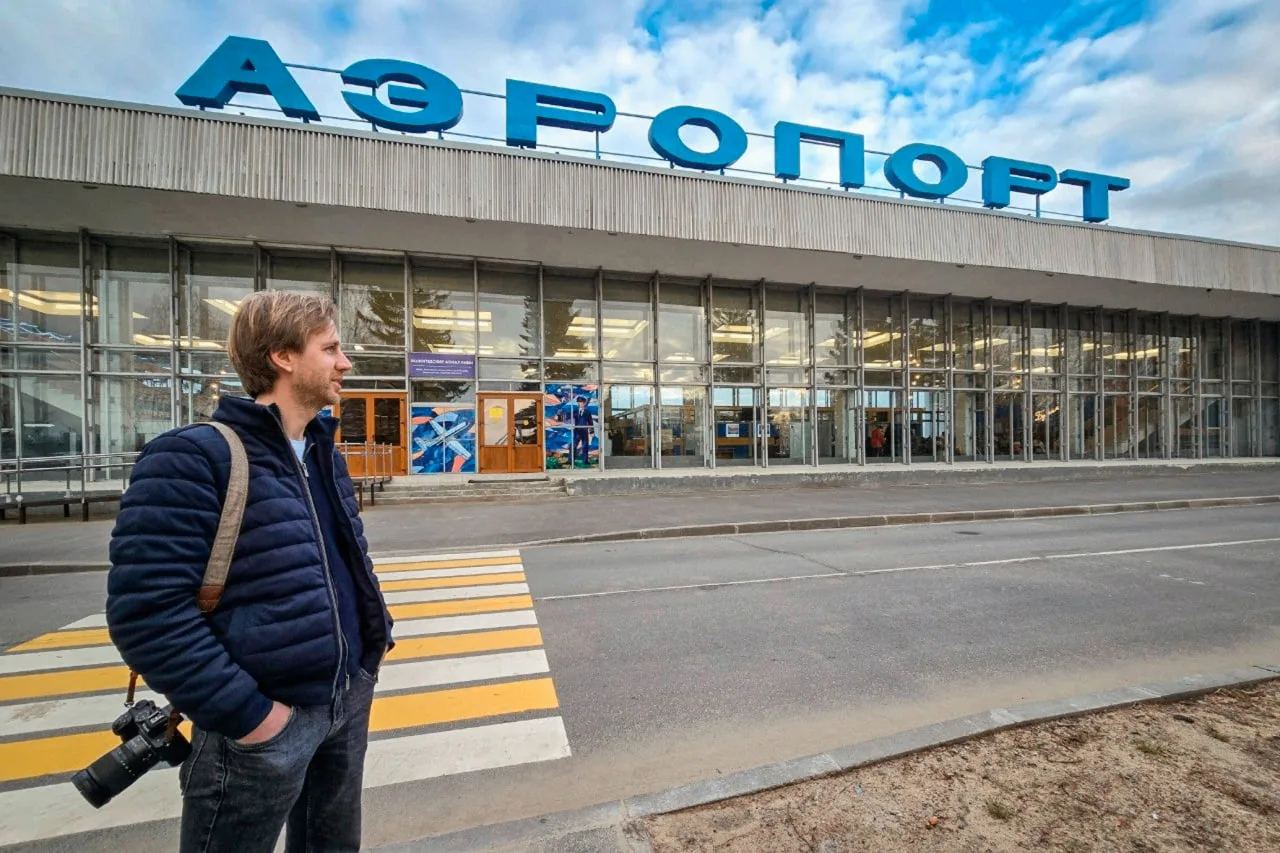 Аэропорт Вологды удивил голландского блогера

Живущий в России блогер Махил Снейп, автор канала «Гол