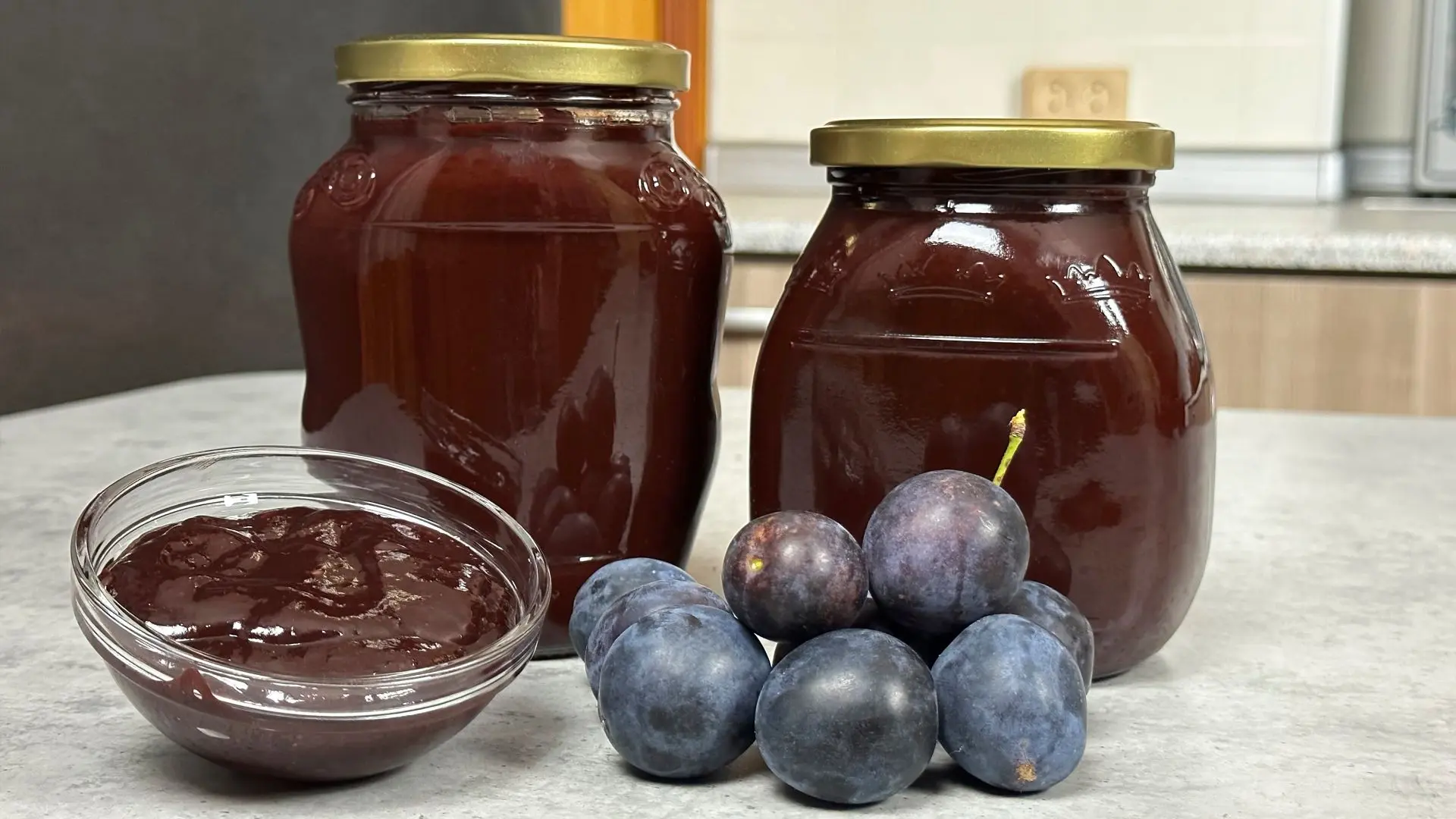Чтобы зимой побаловать детей чем-то вкусненьким, я готовлю несколько баночек сливовой н...