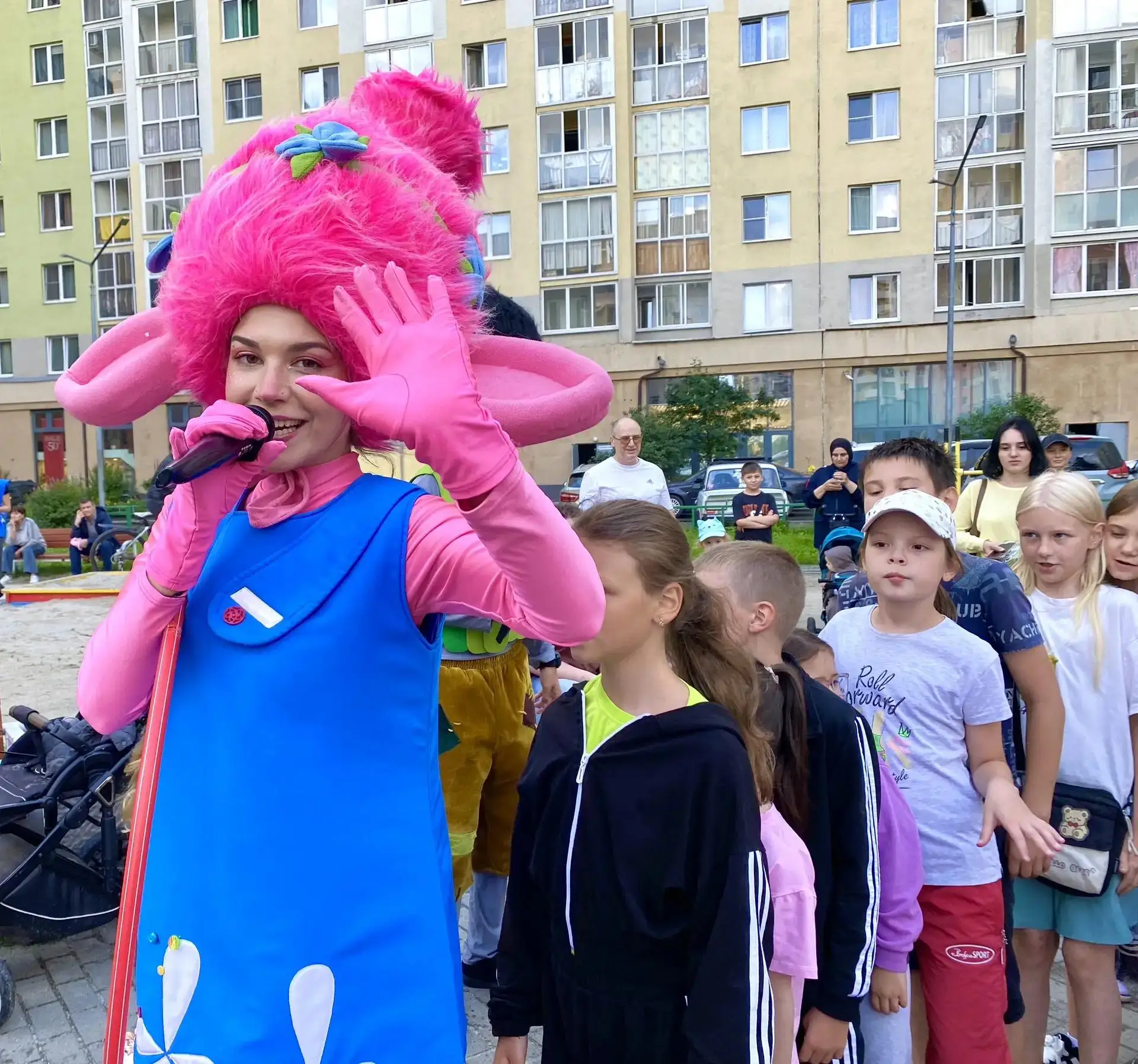 🥳 Сказочные герои, мыльные пузыри и пицца: в Академическом стартовали праздники двора

Такие праздн