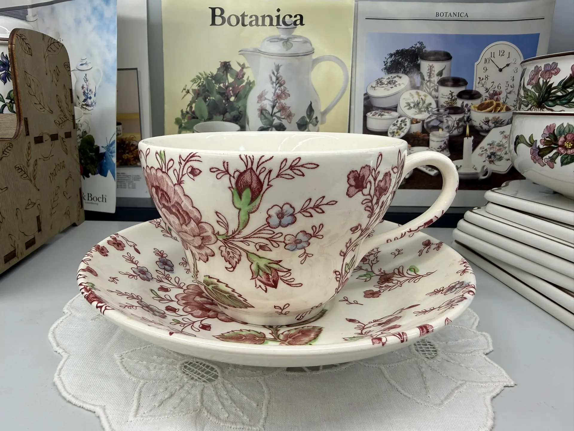 🌹Чайная пара Johnson Brothers серии Rose Chintz редкого объема 350 мл - 7990 руб.

✳️бронь 

Johnso