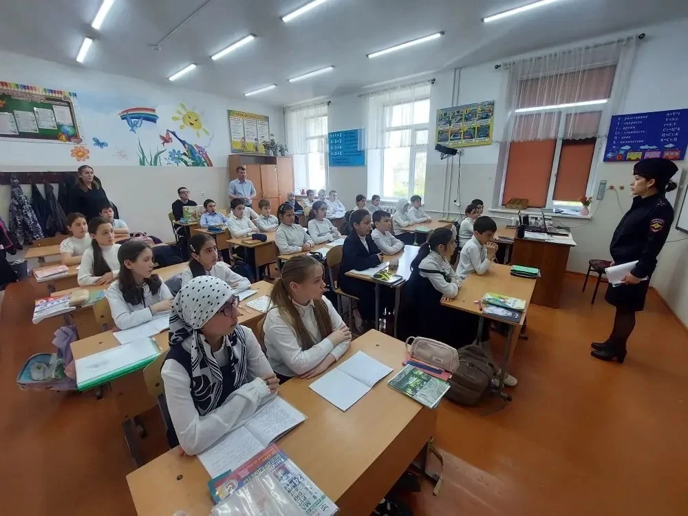 ✅17 апреля с учащимися 4 "В" класса❤️ состоялась встреча  инспектора ПДН Глухаревой П.М. и социально