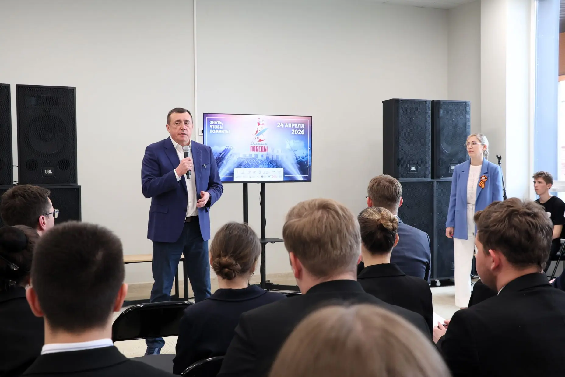 🕊️ Диктант Победы в СахГУ: пишем историю вместе  Студенты и преподаватели университета объединились 