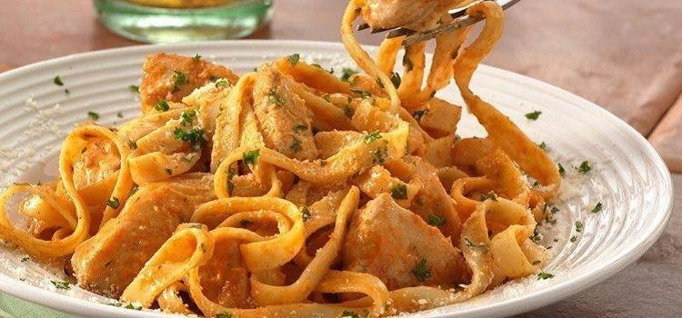 Фетучини с курицей в сливочно-томатном соусе😍