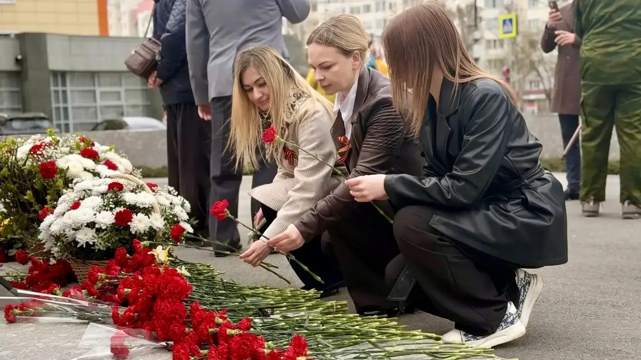 🕊 26 апреля — День памяти участников ликвидации радиационных аварий   Ежегодно 26 апреля Россия отме