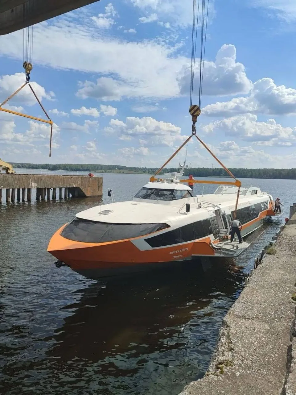Новый «Метеор 120Р» на 120 пассажиров спустили на воду для Ростова: судно назвали «Андр...