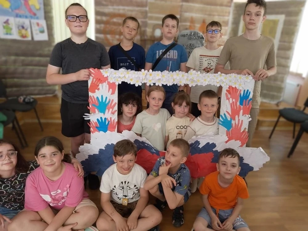 В преддверии Дня России 🇷🇺 ребята летней площадки "В гостях у сказки" МБОУ ДО "Центр детского и юн