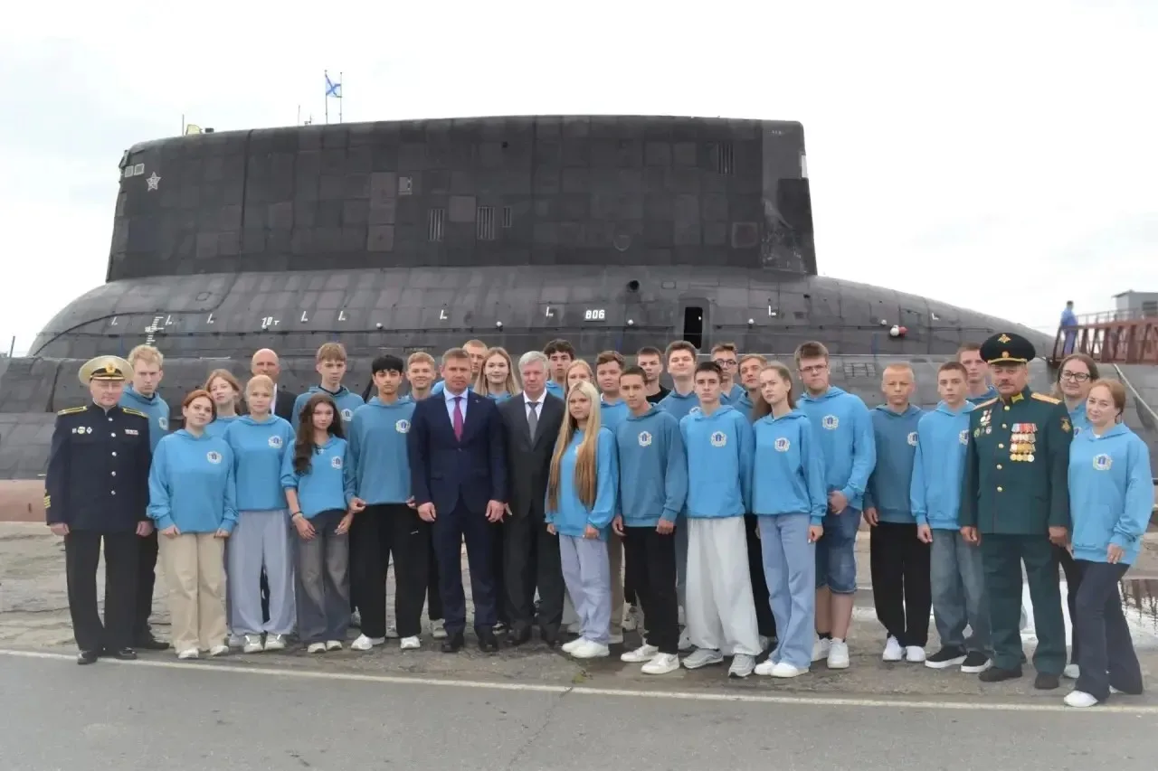 Юные димитровградцы побывали на спуске атомного крейсера «Ульяновск»