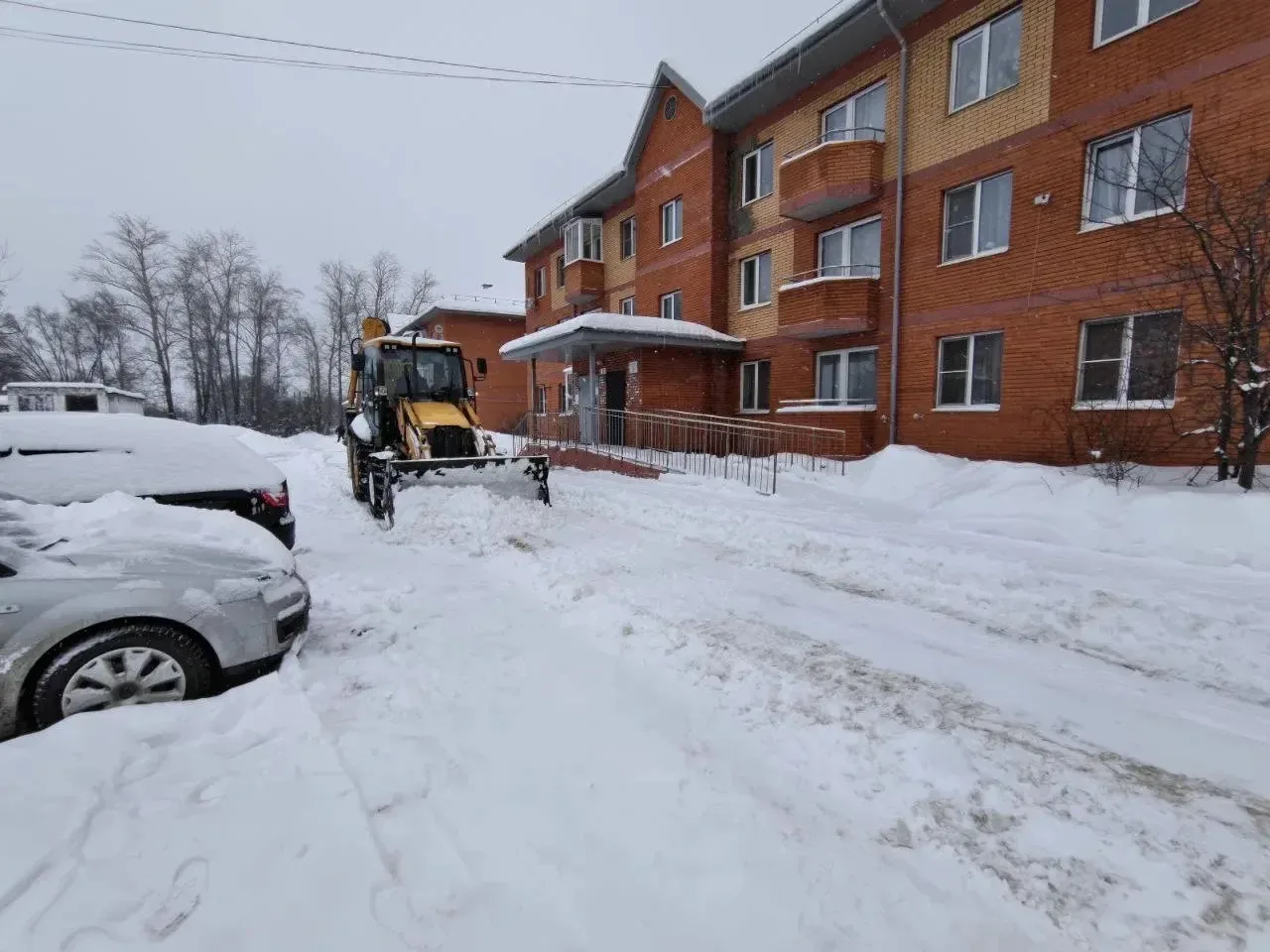 Внимание! Снегопад и наши действия ❄️

Дорогие жители!

В связи с ухудшением погодных условий и прог