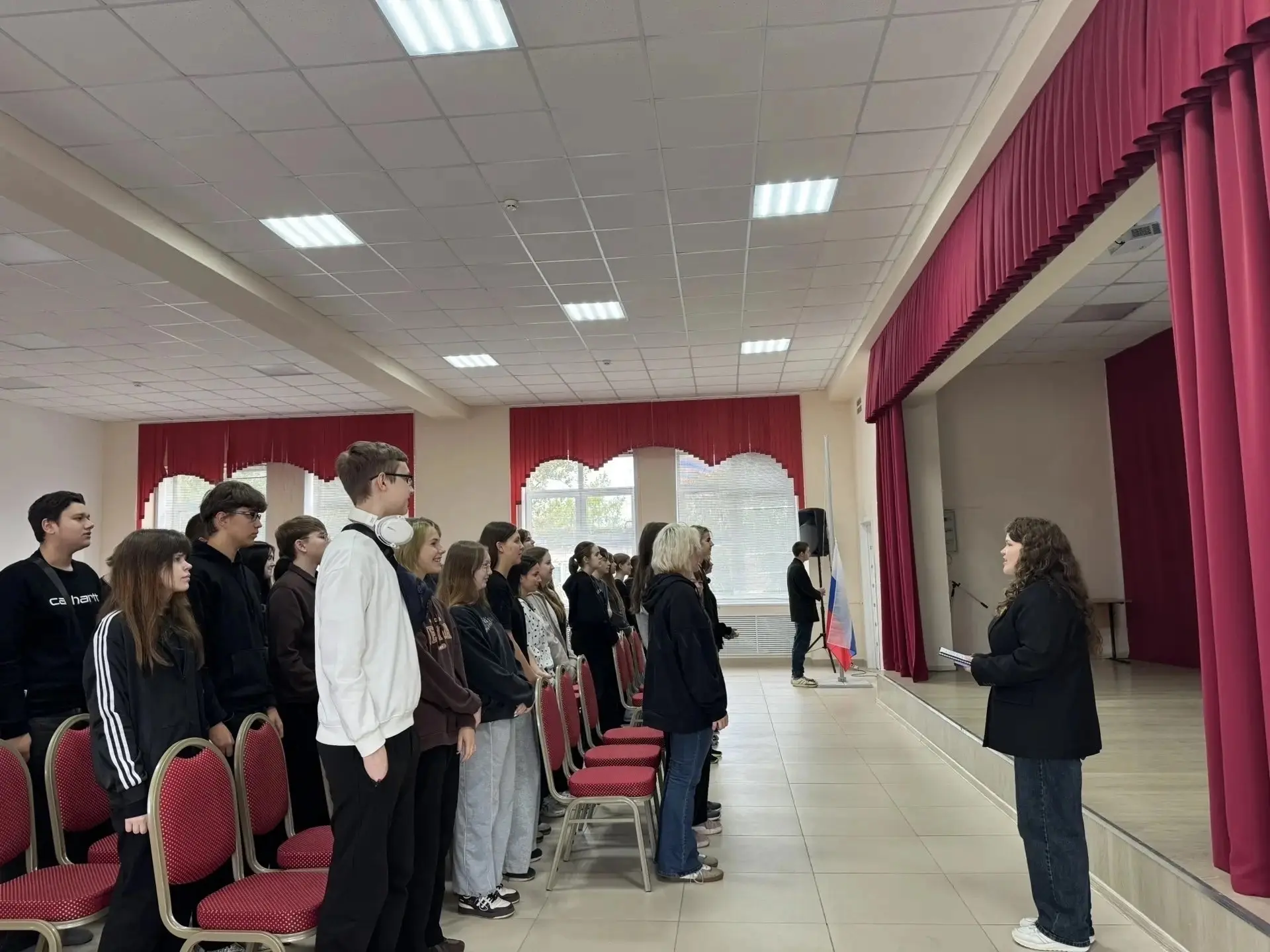 Поднимаем флаг, говорим о героях  🇷🇺