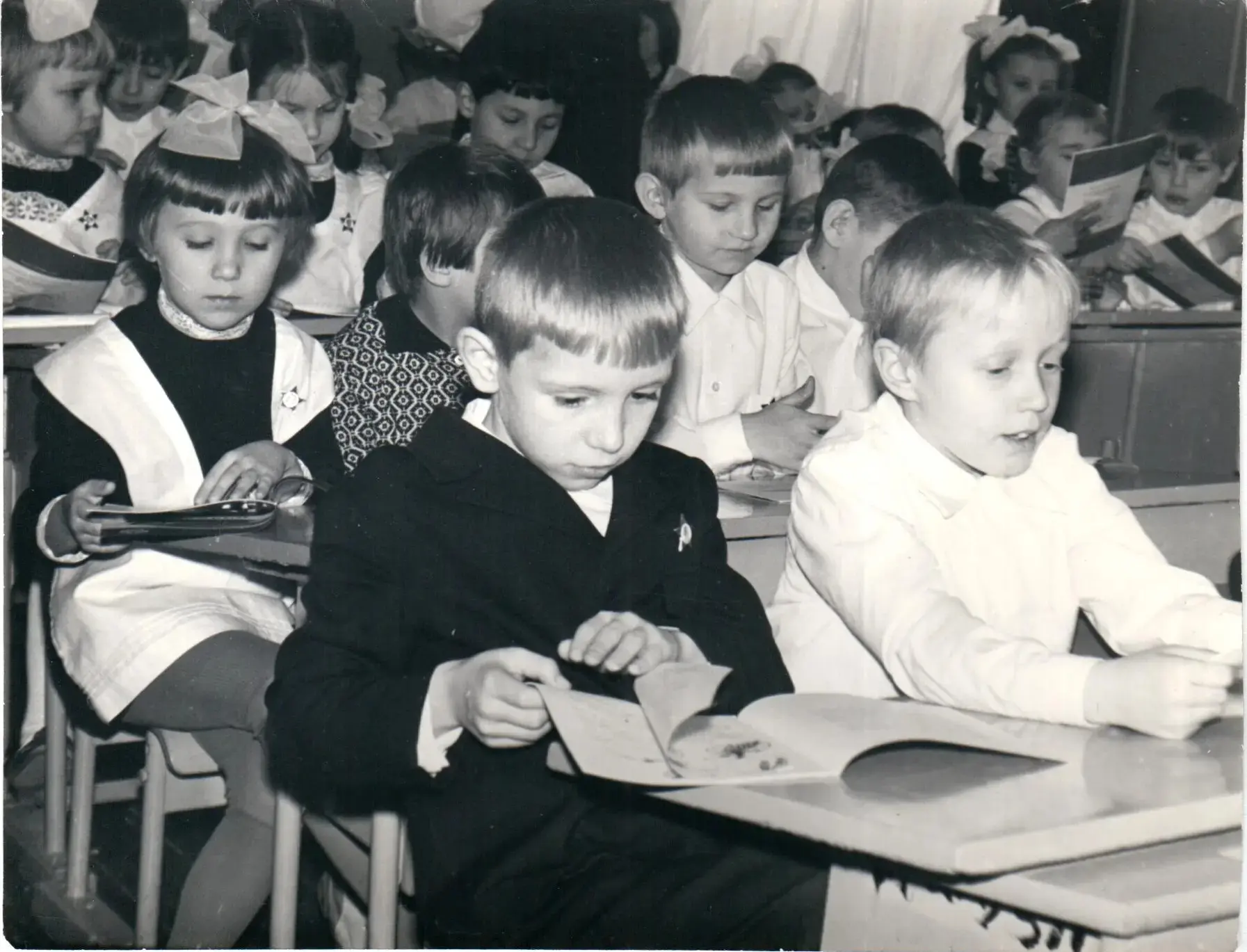 #МАОУСОШ22 | Ученические династии Долгова - Фёдоровы В 1973г стали первоклассниками Лариса Долгова и