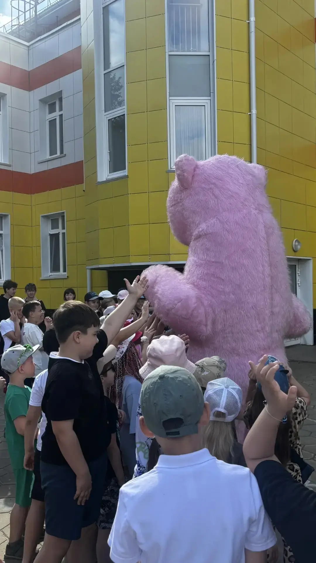 🐻В лагере состоялось замечательное мероприятие под названием «Саша и Медведи»! 
Ребята с большим эн