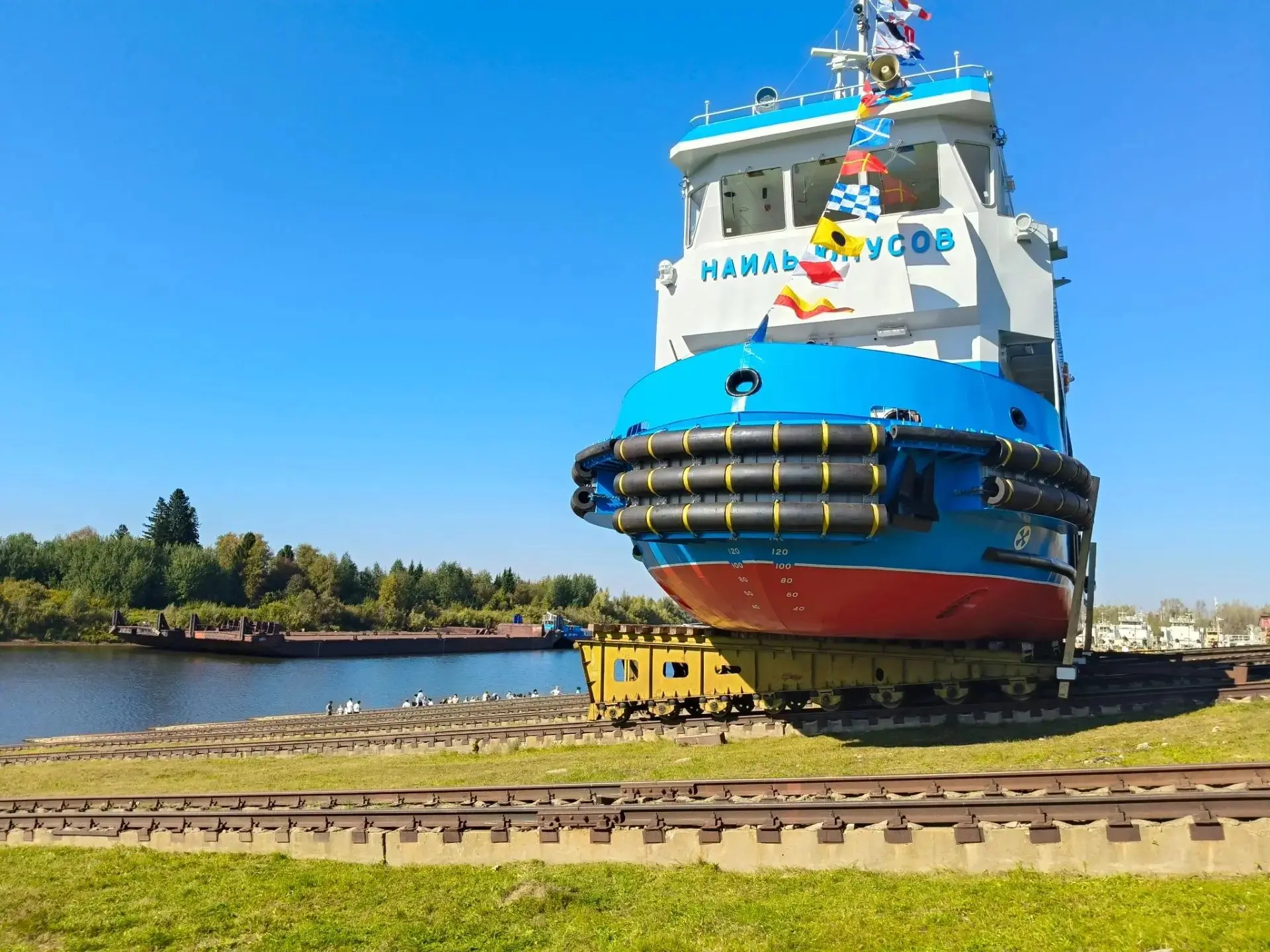На Самусьском ССРЗ состоялась церемония спуска на воду нового буксира