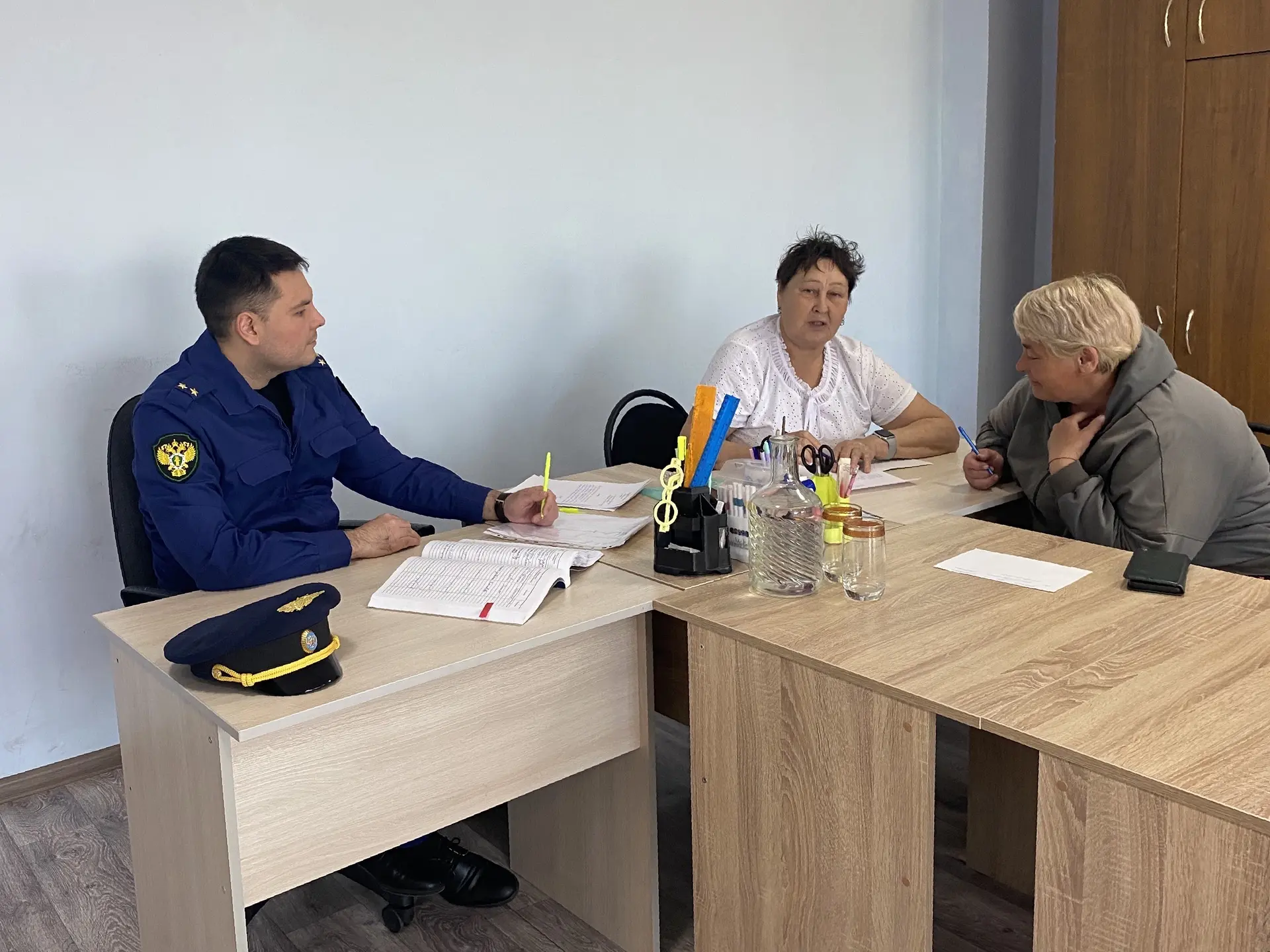 Краснокаменская межрайонная прокуратура провела выездной личный прием граждан в трех селах

Краснока