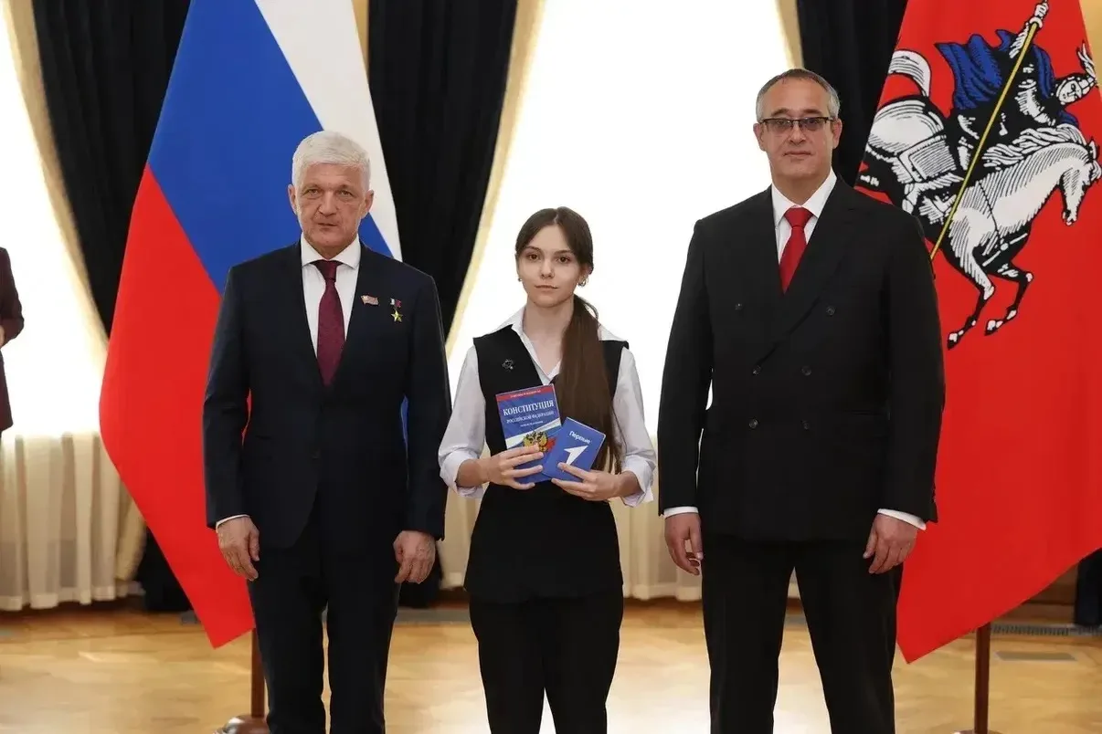 🇷🇺Паспорт – ко Дню России

🪪В преддверии Дня России ученики нашей школы Лада и Михаил поучаствова