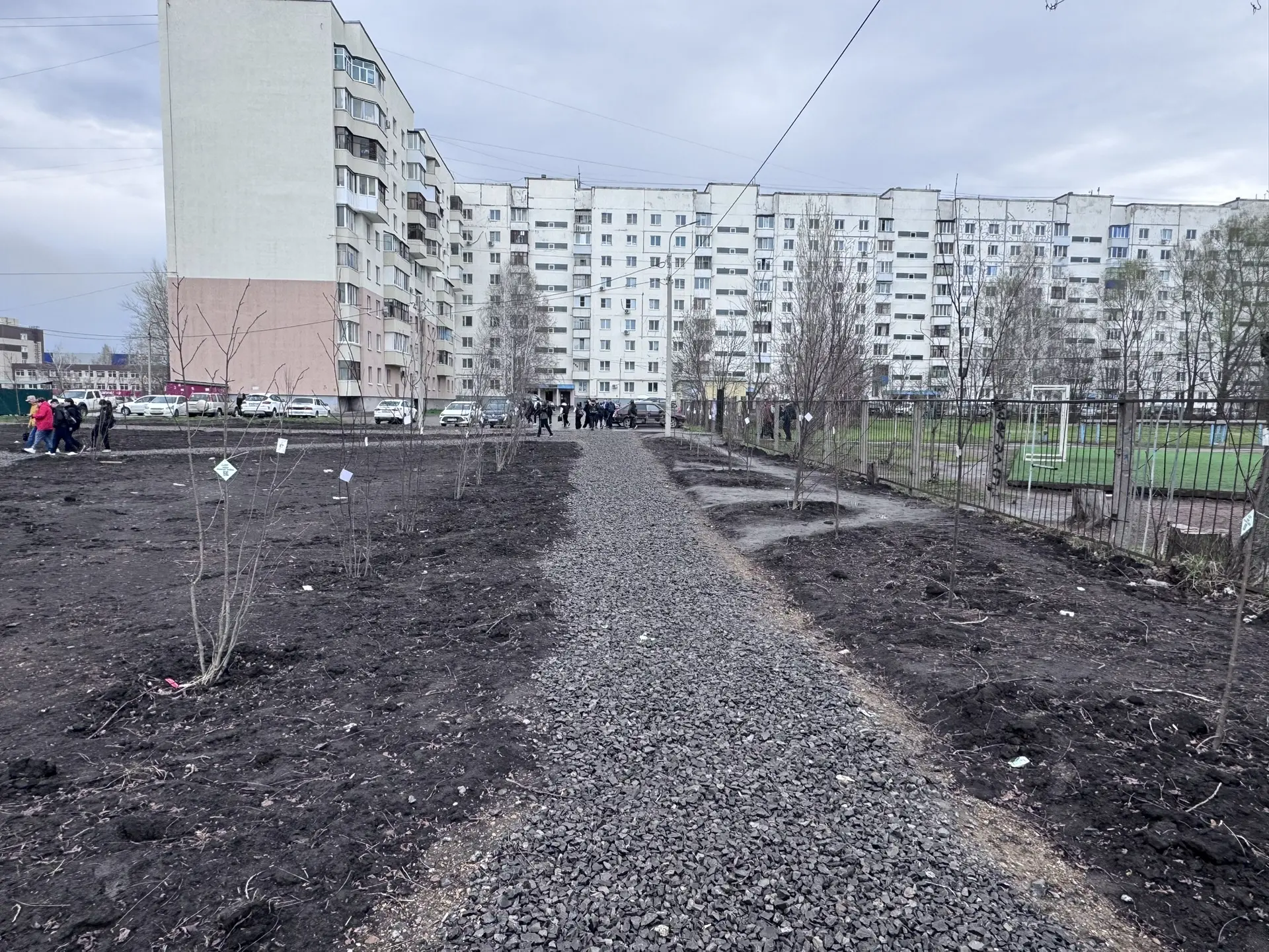 Продолжаем благоустройство сквера «Золотая шайба» в микрорайоне Шакша Калининского райо...
