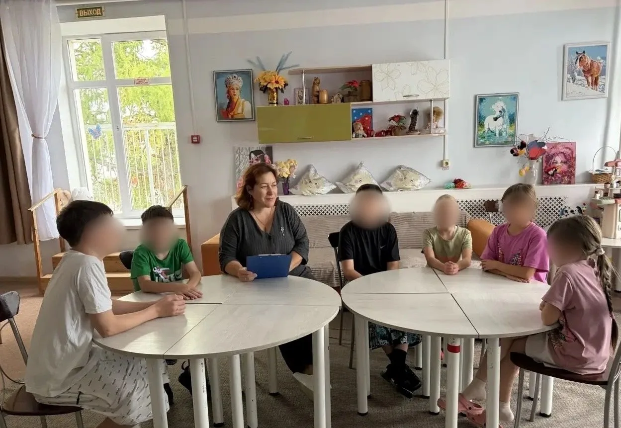 С воспитанниками филиала социально-реабилитационной помощи несовершеннолетним, в старши...