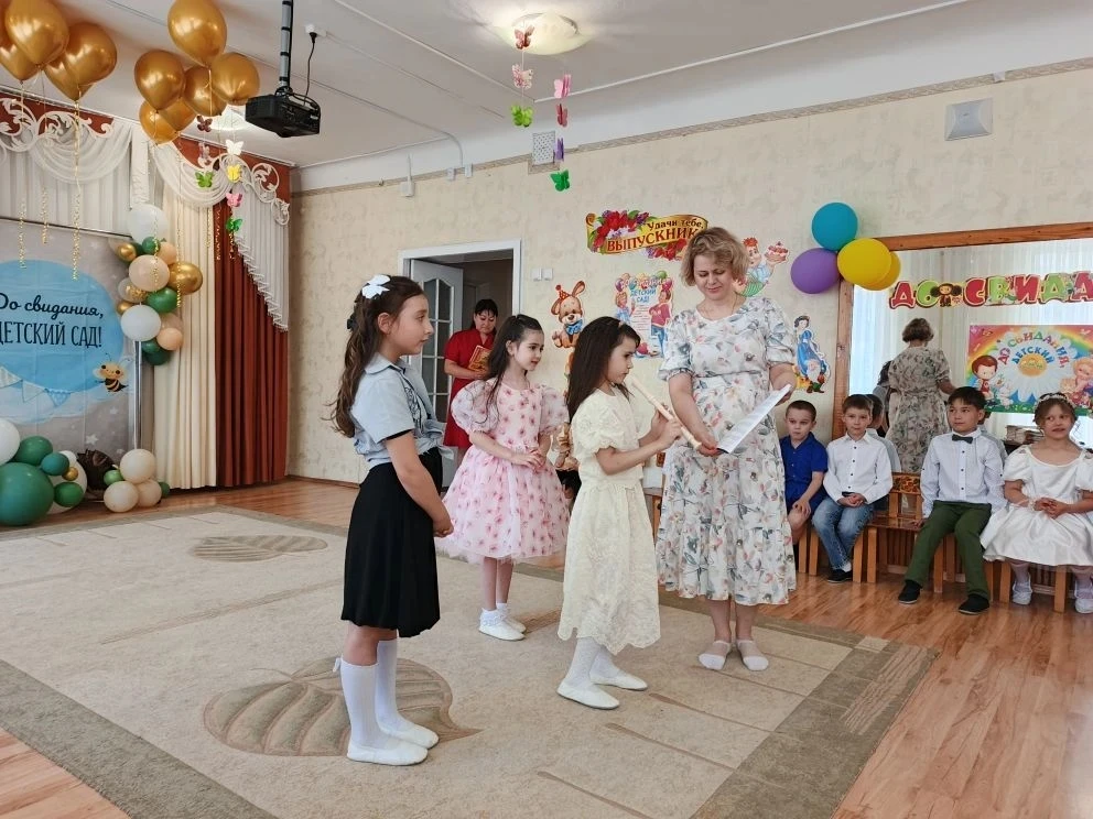 🎓✨ Выпускной в нашем детском саду ✨🎓

Вот и настал тот самый трогательный день -  наши ребята попр