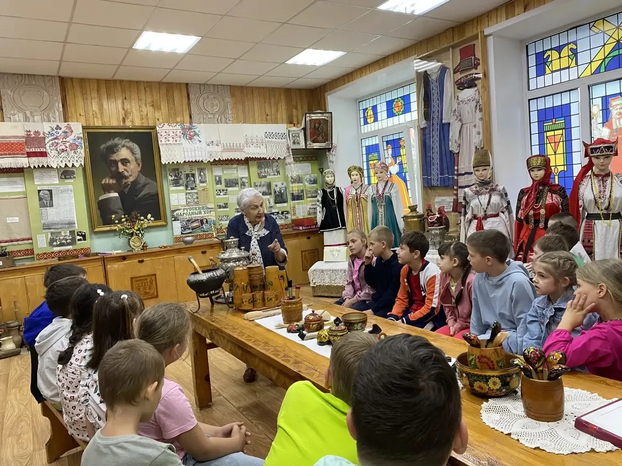 Ребята из летнего пришкольного лагеря дневного пребывания «Берёзка» побывали в гостях в музее школы 