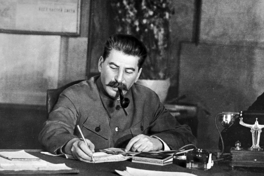 В Большом театре готовили новую постановку оперы Глинки «Иван Сусанин». Послушали члены...