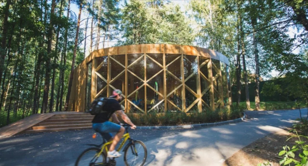 Проект премии АРХИWOOD: пункт проката в Мещерском парке

Автор: Alpbau

🏠За счёт использования свет