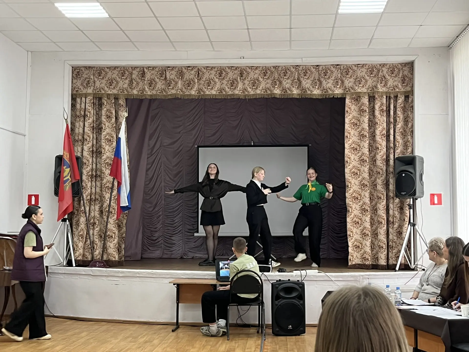 ✨ В нашей школе есть повод для гордости! ✨  Недавно прошёл конкурс «Лидер XXI века в ДОО» 🌟 — яркое 