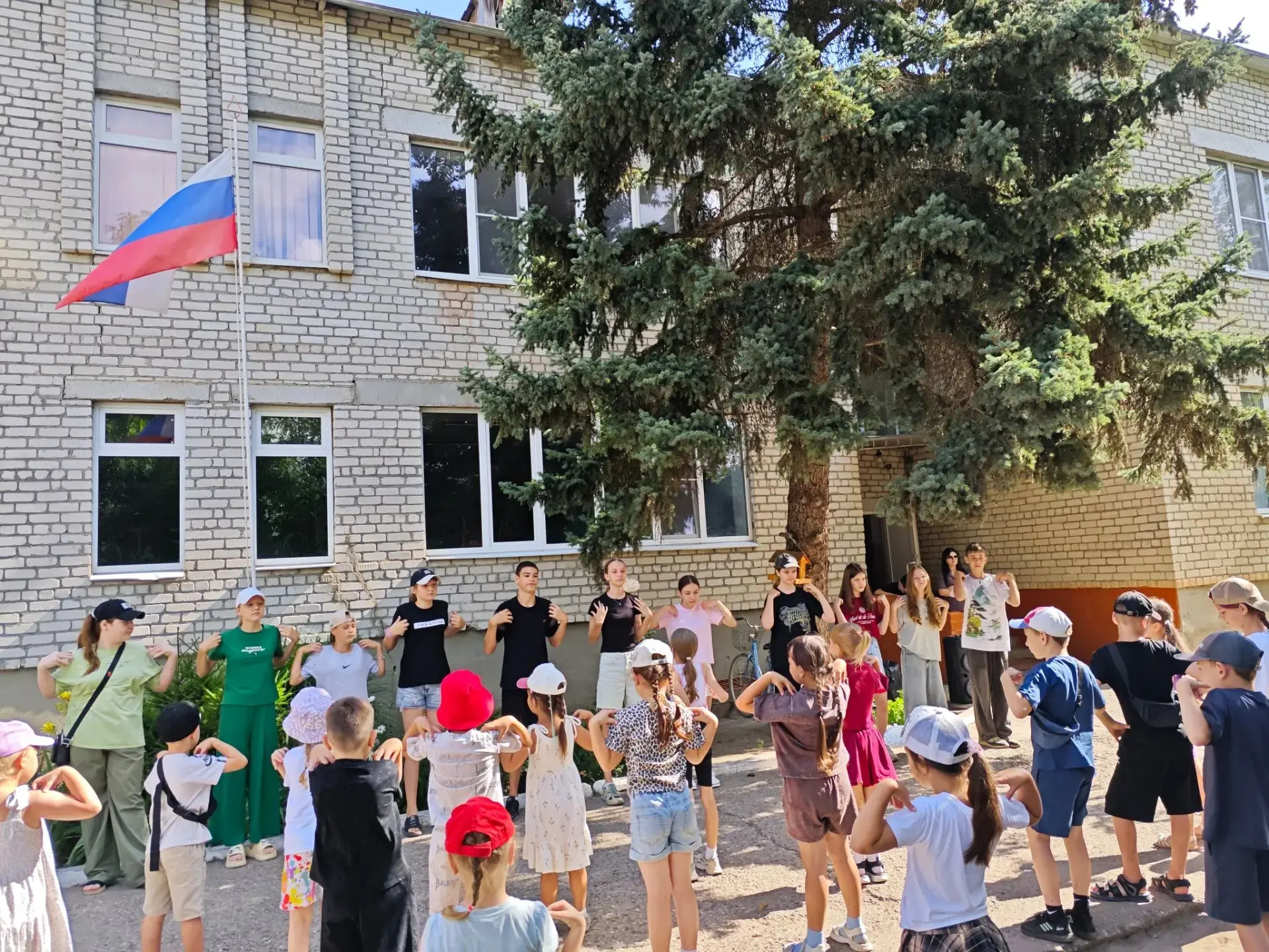 9 день лагерной смены прошёл пол девизим "Служу Отечеству" и "Благо твори"
Сегодняшний день начался 