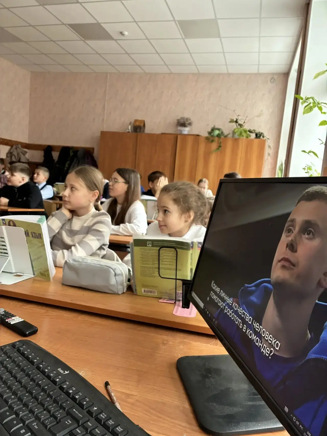 Понедельник в нашей школе по традиции начинается с важных смыслов. Тема новой встречи — «Что значит 