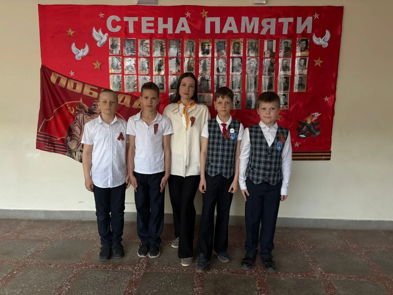 🕊️ Стена Памяти 🕊️  В преддверии празднования Дня Победы в Великой Отечественной войне советник дире