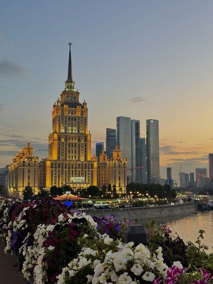 Девочки, классные новости: уже в пятницу в Москву вернётся тепло — воздух прогреется до...