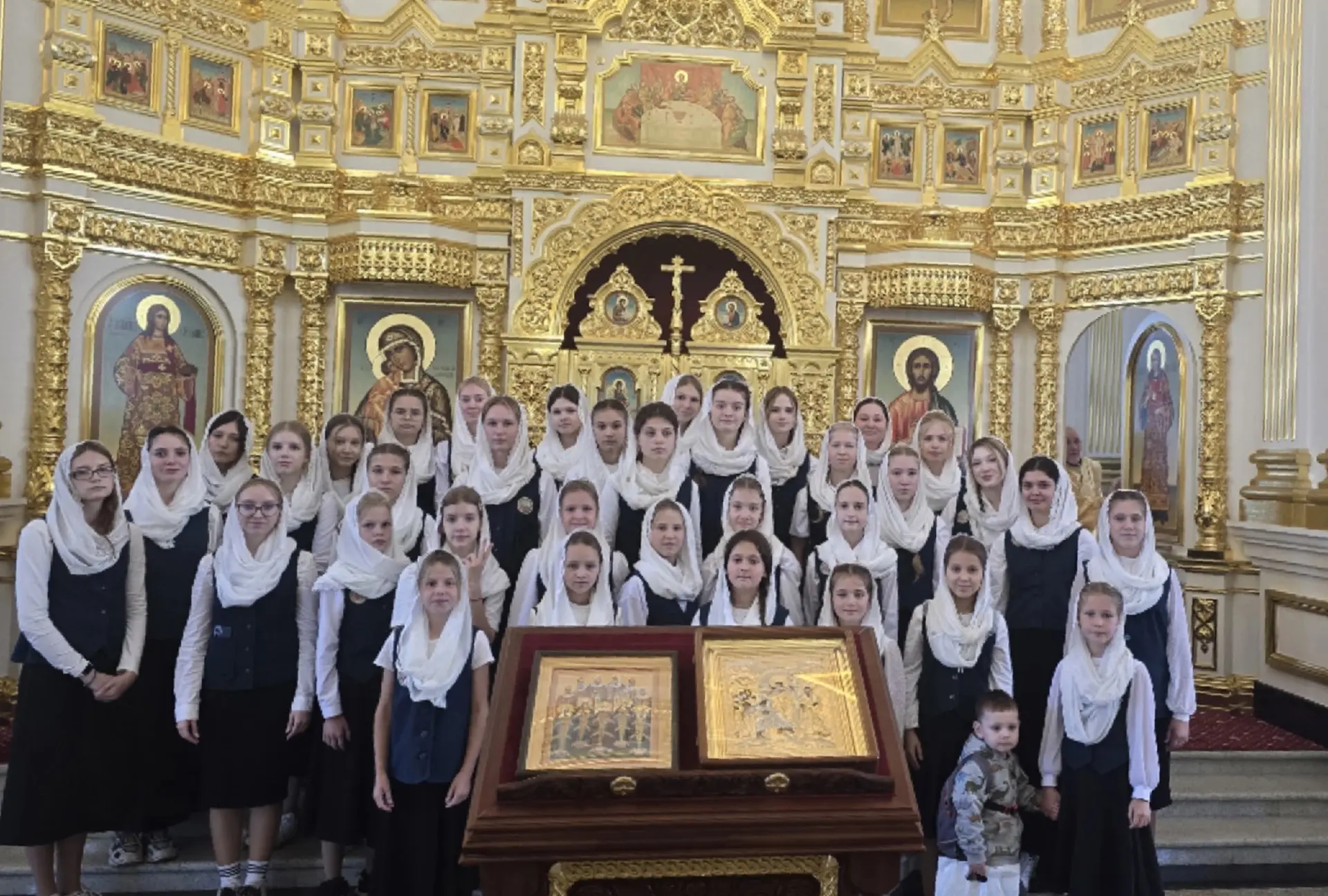 Сегодня хор «БоголепЪ» (г. Астрахань) и хор девочек Тюменской Православной гимназии исп...