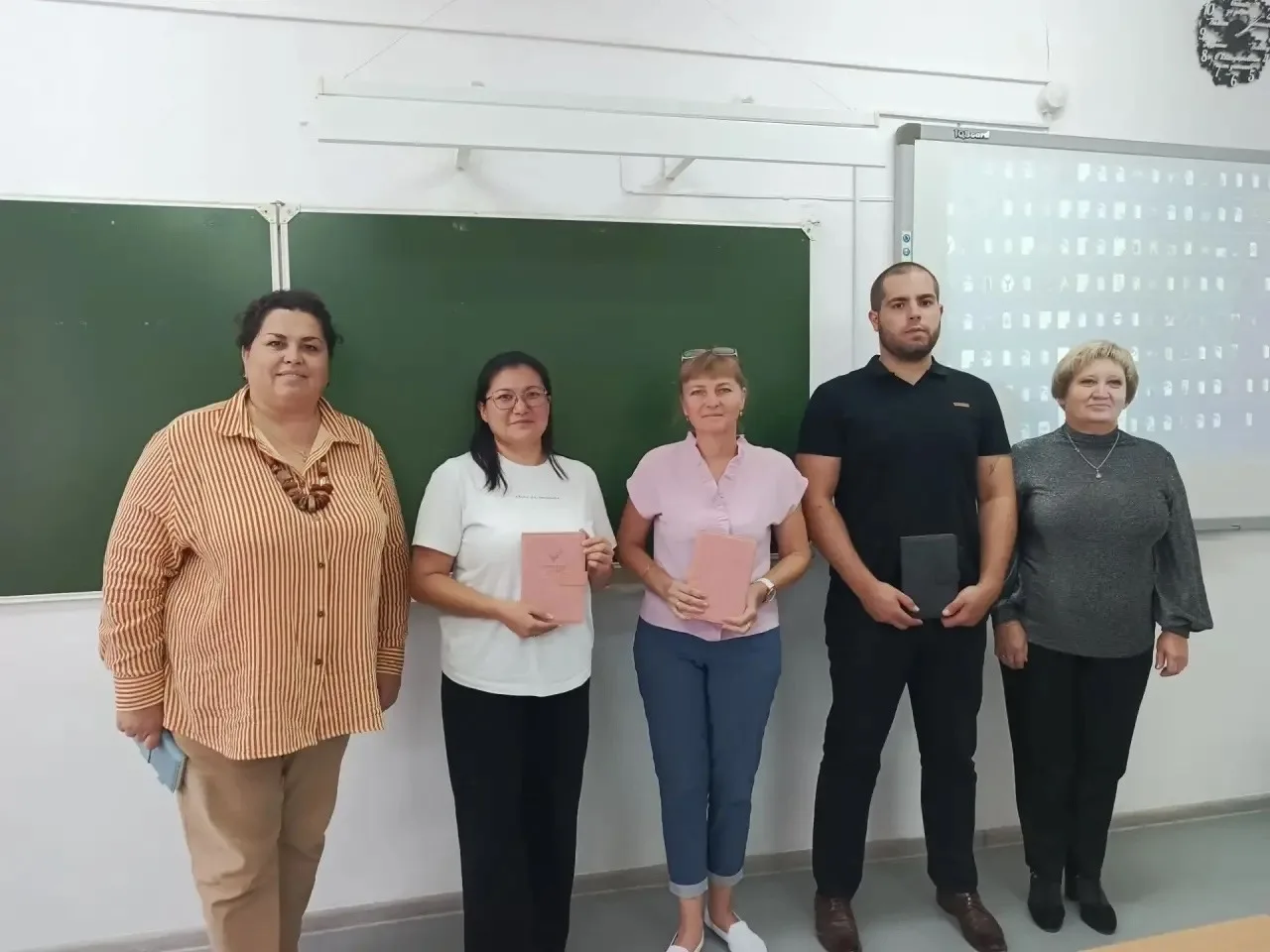 Добро пожаловать в нашу команду! Новые учителя в школе!