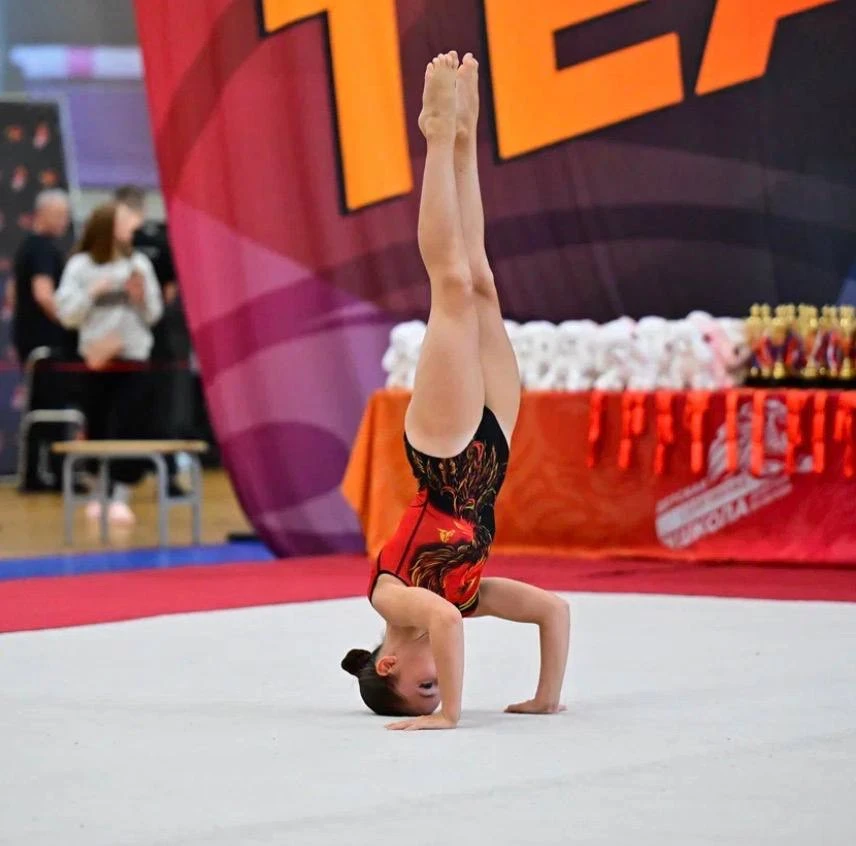 #Чемпионысрединас   🏆 БУДУЩАЯ ЗВЕЗДА АКРОБАТИКИ!🌟  Знакомьтесь: Маргарита Леонова, учащаяся 3 «Е» кл
