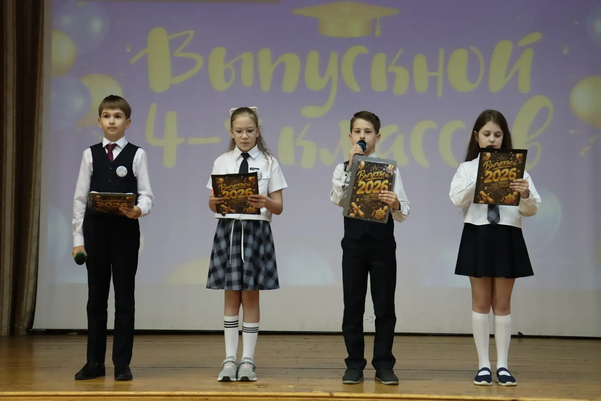 ✨ До свидания, начальная школа! ✨  🎓 В нашей школе прошли выпускные для учеников 4-х классов. Праздн