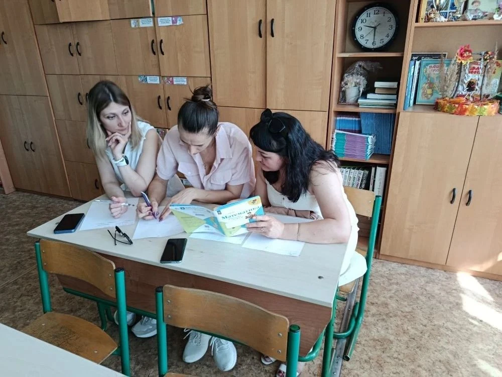 От лица всех родителей нашего класса хотим поблагодарить Аксёнову Людмилу Васильевну за проведённый 
