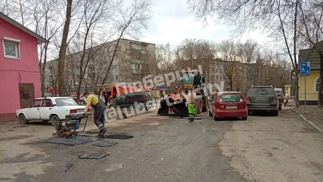 🤔В Малаховке дорожная служба «Любдор» трудится без выходных  За это время уже устранили 513 квадратн