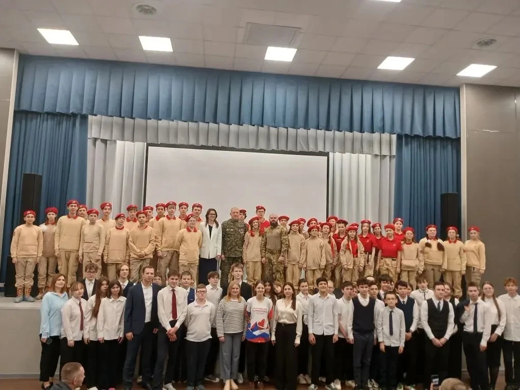 Ребята из школьного военно-патриотического клуба «ЛИДЕР» нашего  «Образовательного комплекса №8» г. 