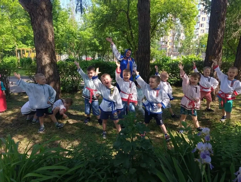 🎉 Фольклорный праздник

У наших дошколят прошёл яркий и веселый фольклорный праздник!
Ребята с боль