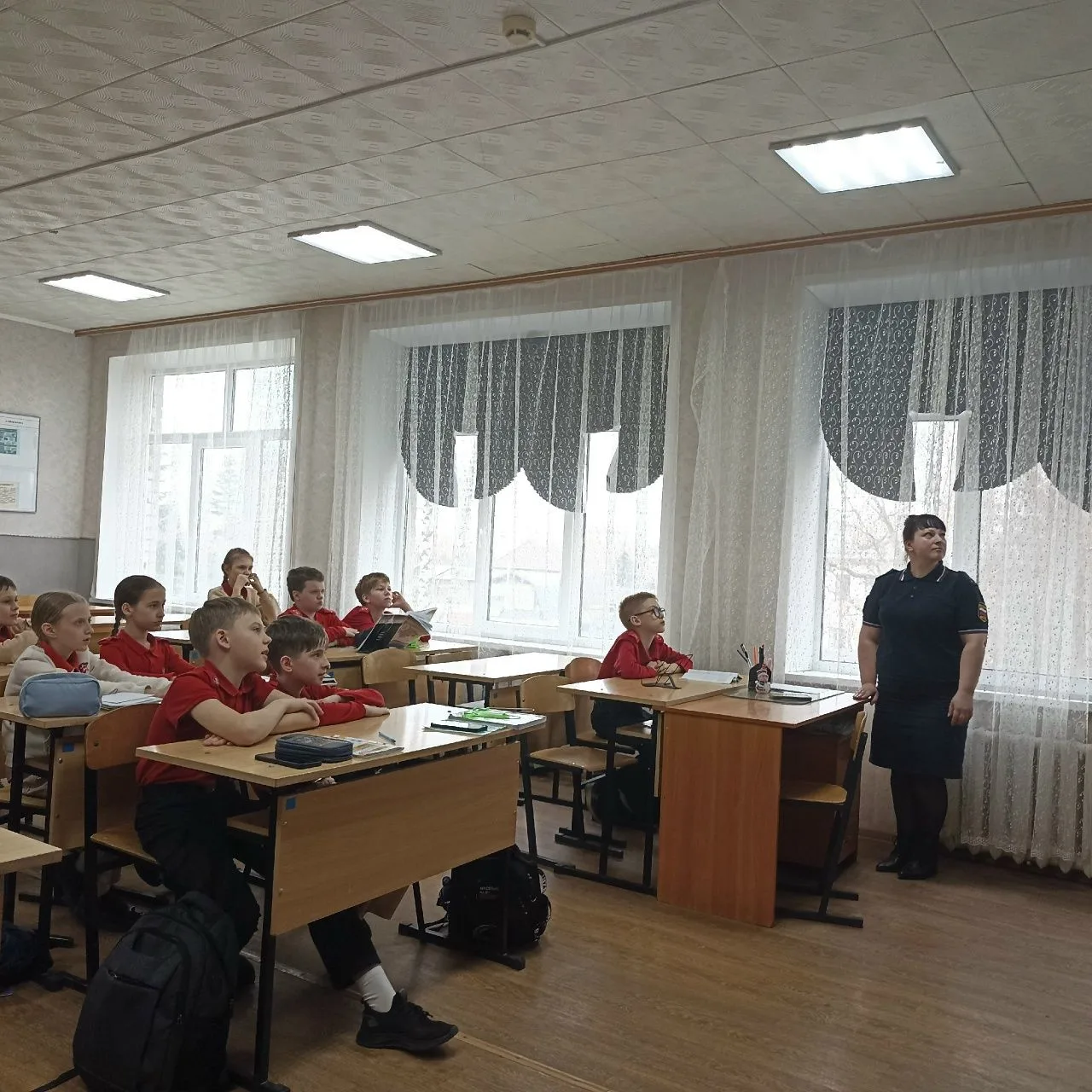 В рамках Декады правовых знаний в нашем классе состоялась встреча со старшим лейтенантом внутренней 
