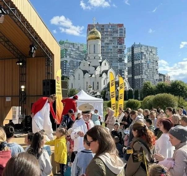 Весь парк - театр, и гости в нем - актеры. В Кудрово и Янино устроили шоу