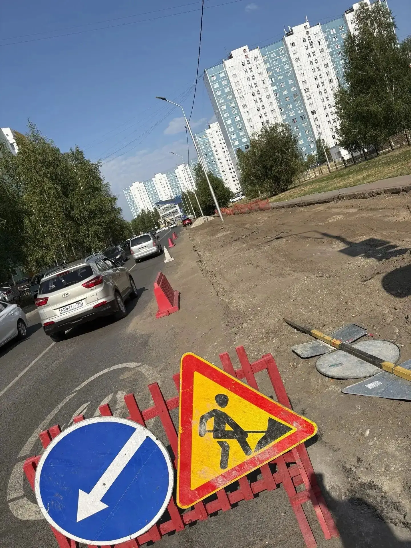 В Нижневартовске принимаются меры по улучшению парковочной ситуации возле образовательн...