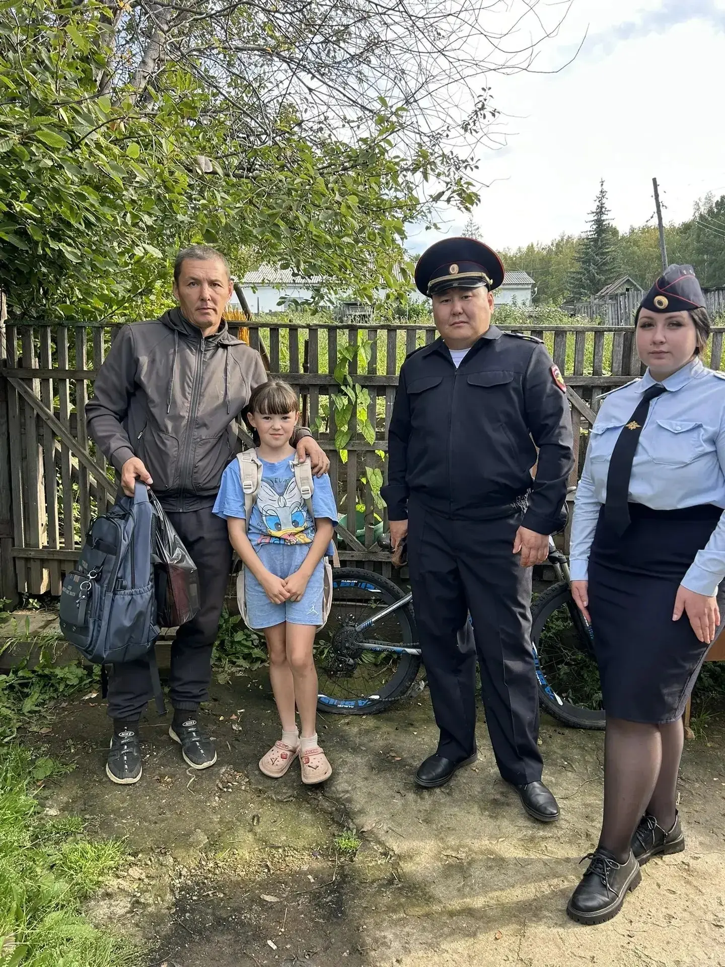 📍В рамках акции "Помоги пойти учиться" сотрудники отделения МВД России "Тунгокоченское...