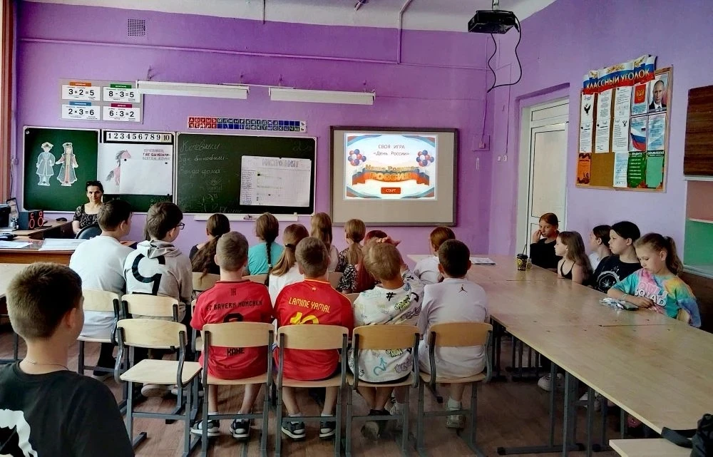 🇷🇺  Сегодня в лагере кипела жизнь — у нас прошёл мега-насыщенный День! 🚀

🎨 Утро началось с прок
