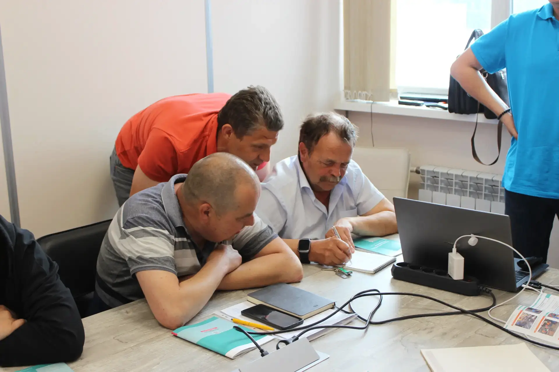 🔔 На ЗАО «ИЗМФ „ФМС“» стартовало обучение по повышению производительности труда!

Вчера на предприя