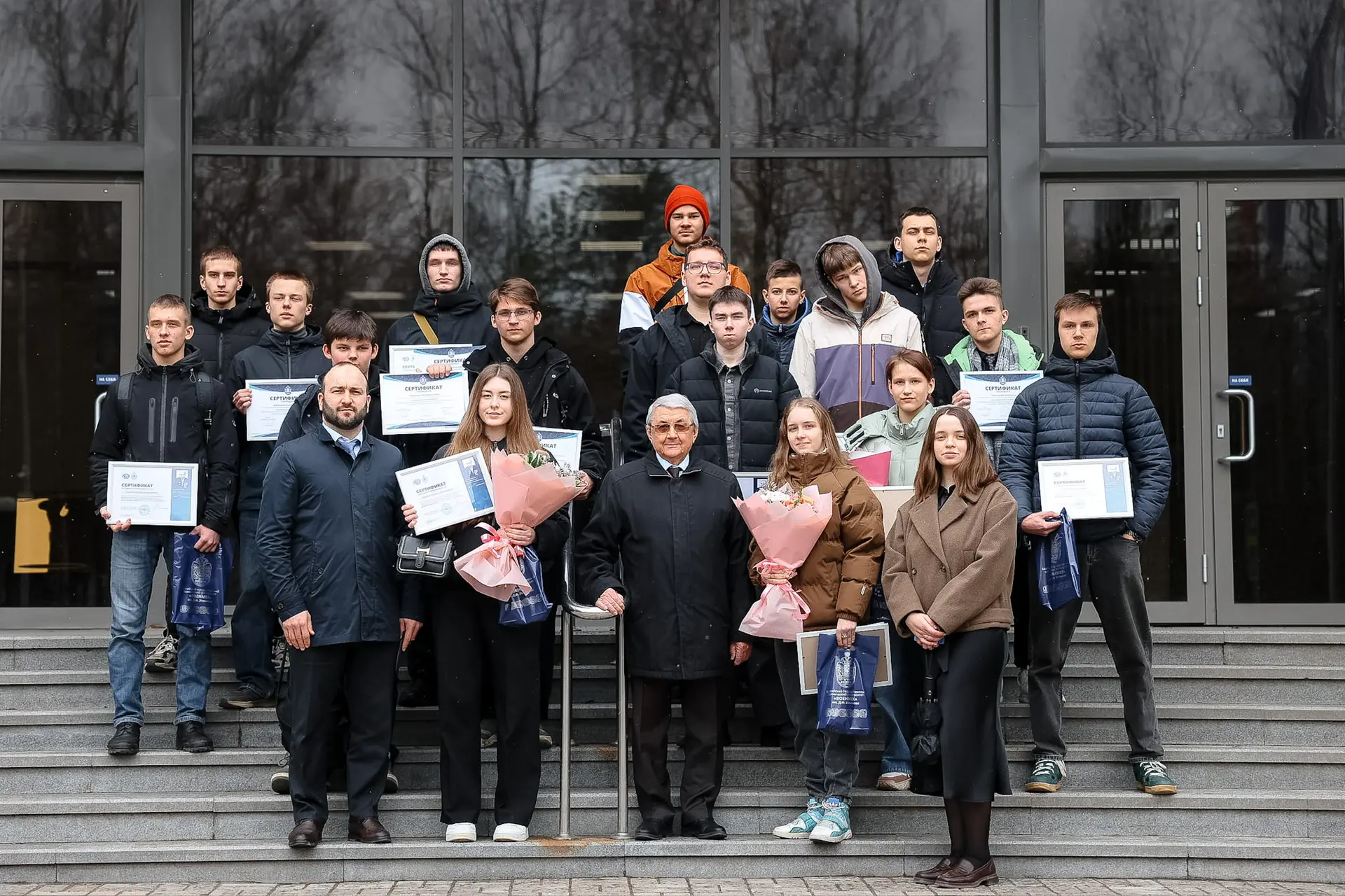 🤖 В центре «Дружба» завершились уникальные курсы по инженерной профориентации – в них ...