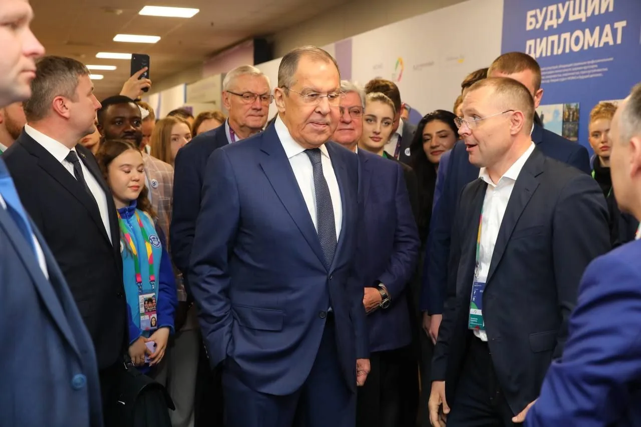 Уважаемый Сергей Викторович!  Поздравляем Вас с днем рождения! Ваша непоколебимая стойкость, многогр