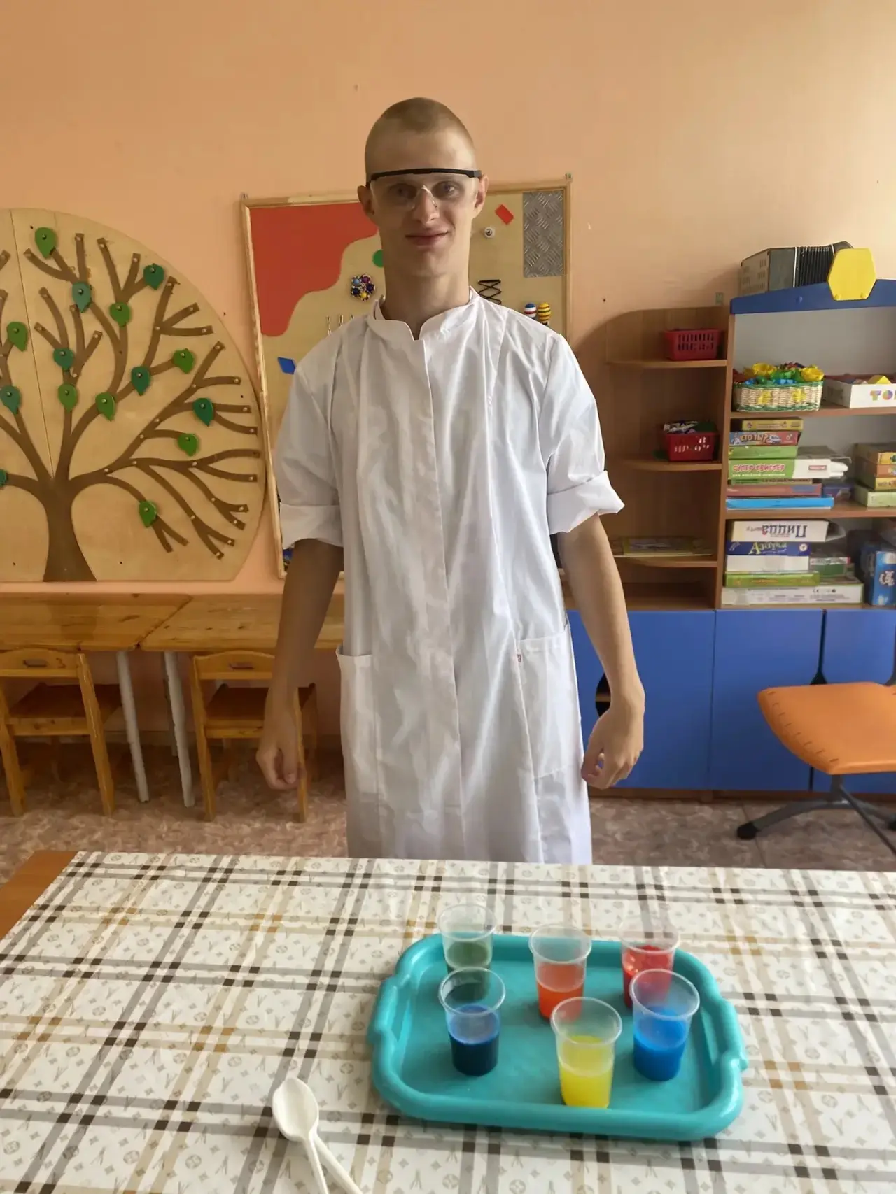 Сегодня в нашей лаборатории творилось настоящее веселье! 🧪 Ребята решили провести хими...