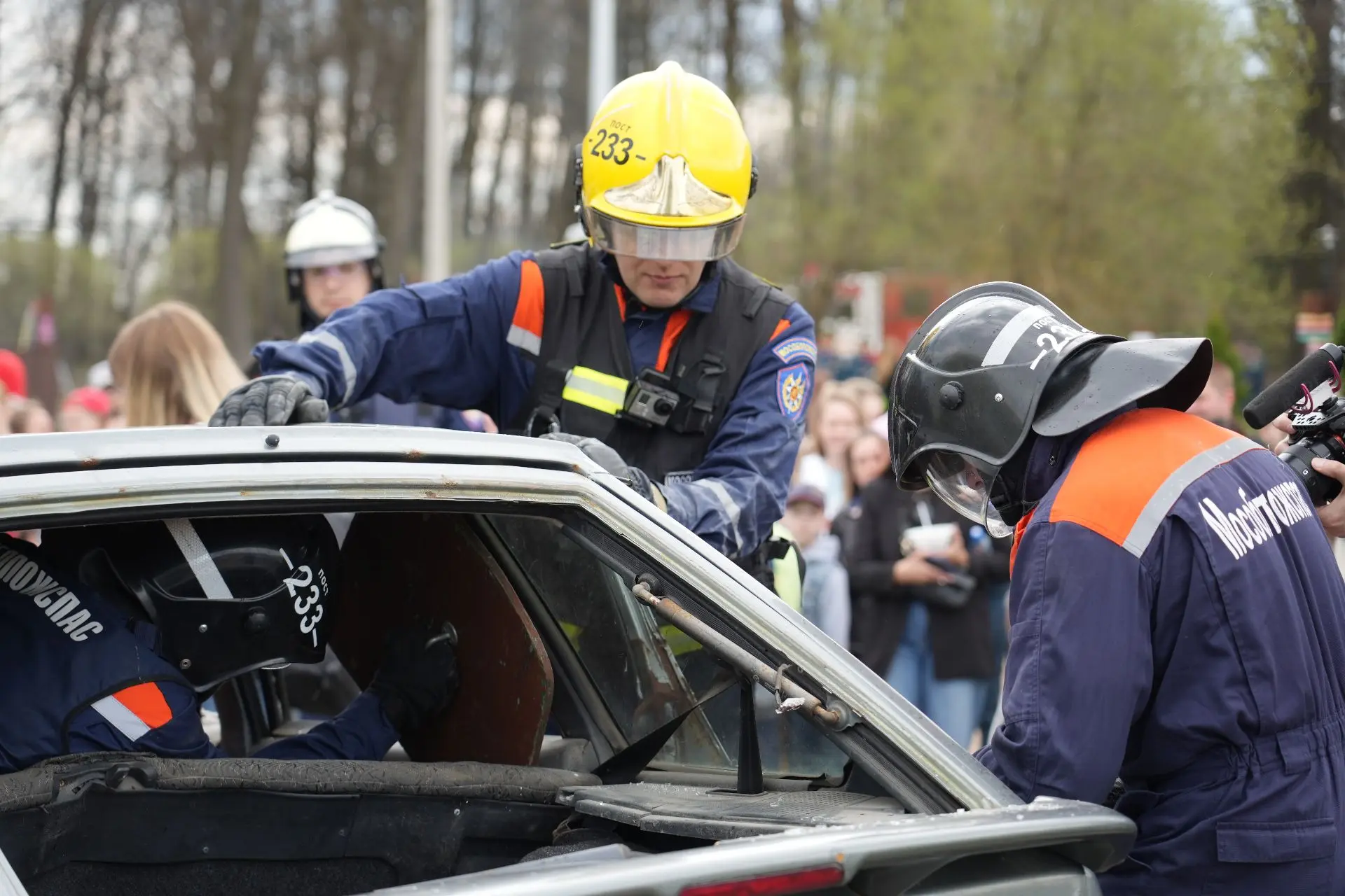 🚒 Красные машины, пенная атака и деблокировка - огнеборцы и спасатели устроили шоу для жителей Серги